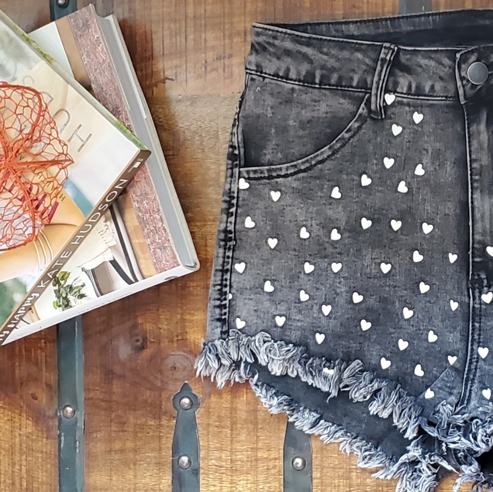 🖤 Black Hearts Denim Shorts 🖤 - Picture 6 of 11